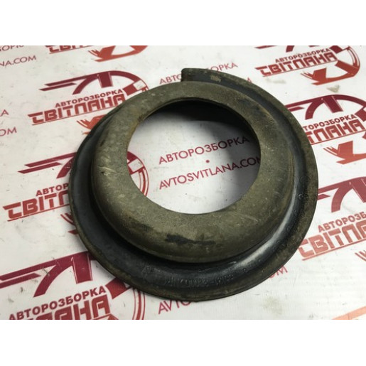 Опора задньої пружини Kia Sorento 2002-2009 551313E000